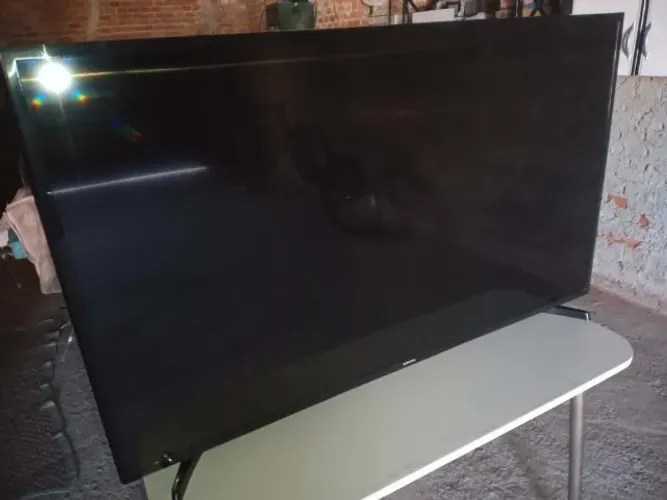 Televisão 48" é Smart P/ RETIRADA DE PEÇAS COM O CONTROLE