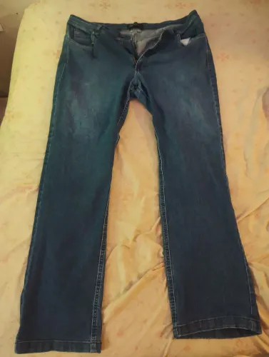 Vendo duas calças jeans masculina tamanho 50