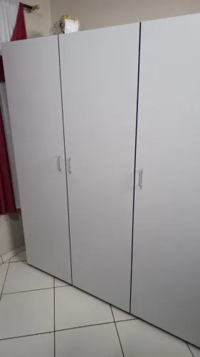 Guarda roupa pequeno