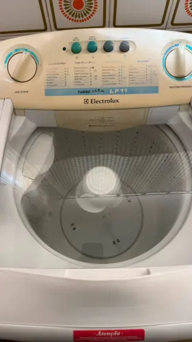 Máquina de Lavar Roupas (Electrolux)