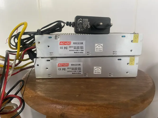Fontes chaveadas 12V 10A 2 unidades