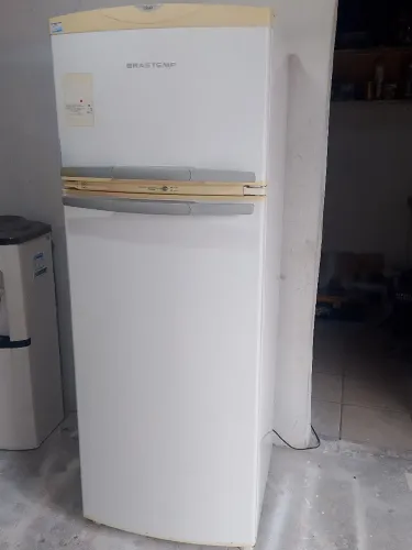 Vendo geladeira Brastemp fros frir fomcionandor normal 
