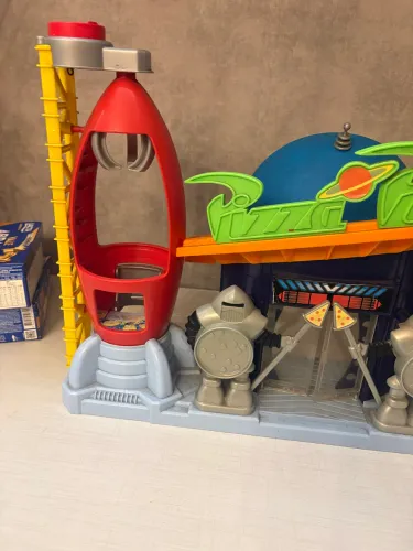 Playset Pizza Planet Toy Story - Completo - Excelente Estado ? ? Apenas R$ 149,00