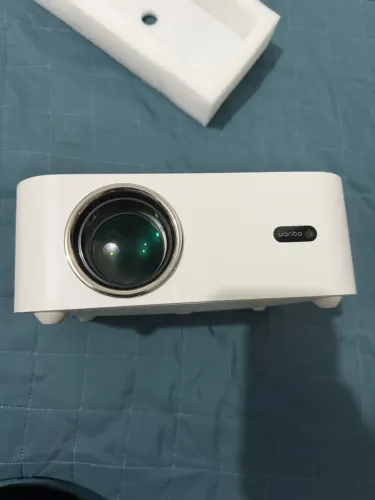 Projetor com tela de brinde