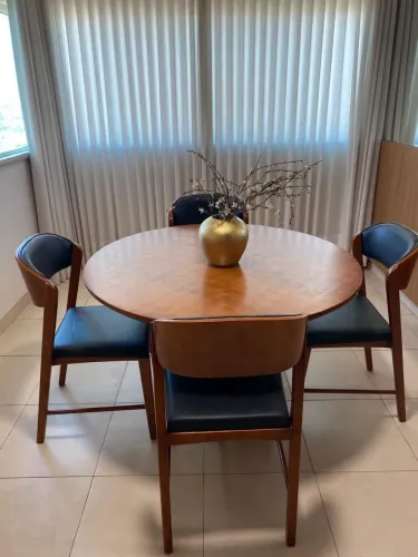 Mesa de Quatro Cadeiras