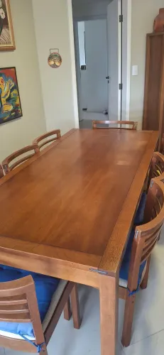 Mesa de jantar TOK STOK, de madeira, com 8 cadeiras, em perfeito estado de conservação