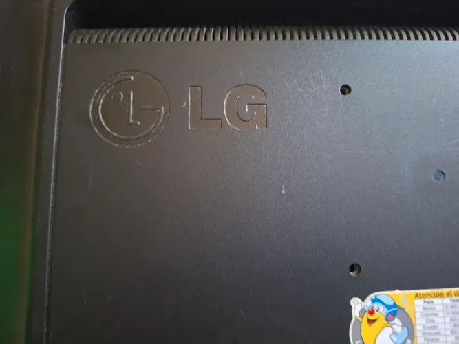 MONITOR LG FLATON 19 POLEGADAS de parede 