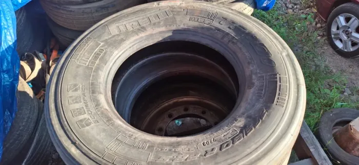 Pneu de carreta 295/80 R 22.5