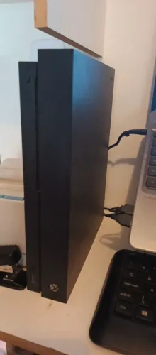 Xbox One X em perfeito estado 