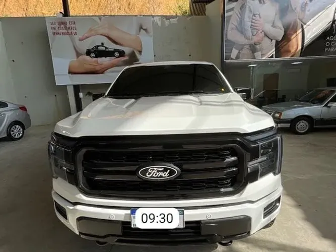 Ford F-150 Lariat Black 4X4 5.0 V8 2024