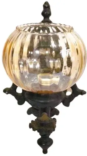 Luminárias arandela de parede material diversos com globo na cor âmbar.