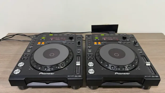 Cdj 850k par, em estado de novas.