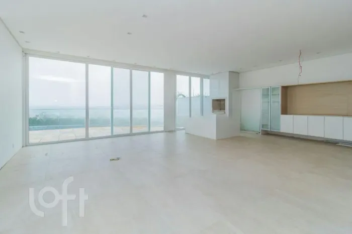 Casa à venda em Vila Assunção com 450 m², 3 quartos, 3 suítes, 6 vagas
