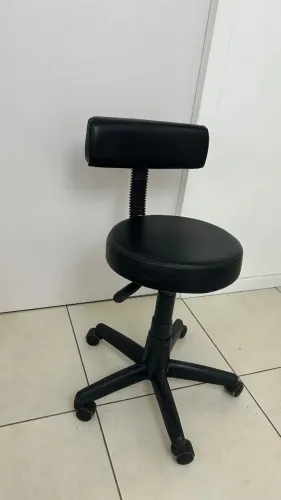 Mocho giratório com encosto