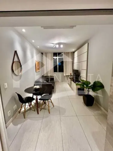 MRAVILHOSO APARTAMENTO DE 2 QUARTOS REFORMADO EM BOTAFOGO!!!