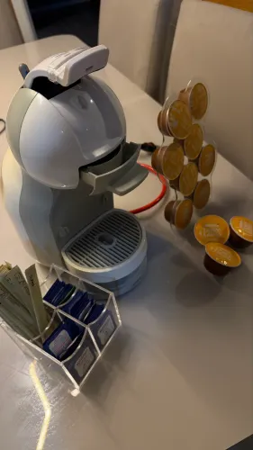 Cafeteira Dolce Gusto Mini Me Arno + porta cápsulas + acessórios