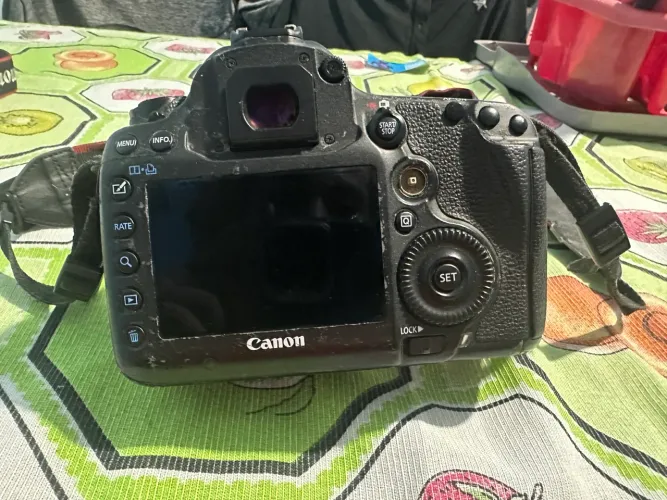 VENDO ? Canon EOS 5D Mark III