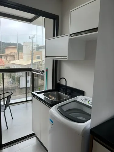 Apto de 2 quartos na segunda quadra Praia Grande Gov Cesol Ramos