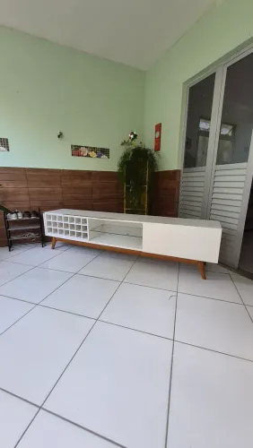 Rack Retrô Branco e Madeira