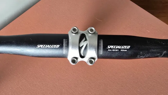 Guidão Specialized 42mm AL + Mesa KNC 90mm