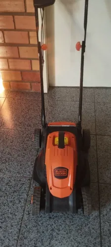 Máquina de cortar grama 