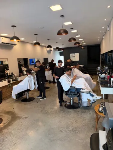 Vaga Auxiliar de barbearia- sexo- Feminino- salário fixo + comissão e benefícios 