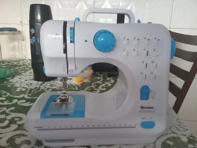 Maquina de costura portatil