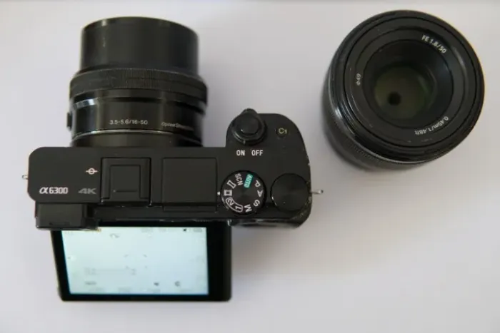 Sony A6300 + Lente Original 16-50mm + Bateria Nova