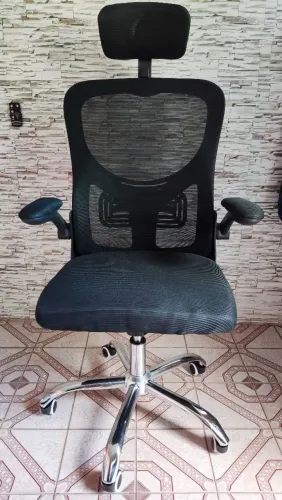 Cadeira de Escritório Ergonômica Giratória (Novo)