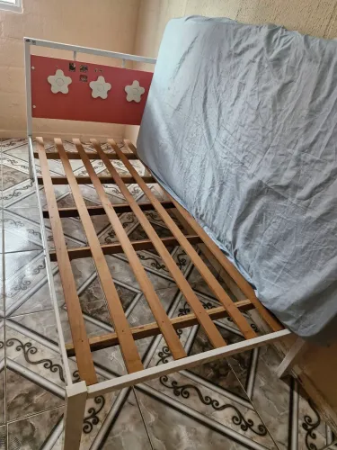 Cama solteiro em bom estado