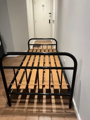 Cama solteiro Tok Stok   + colchão d33 