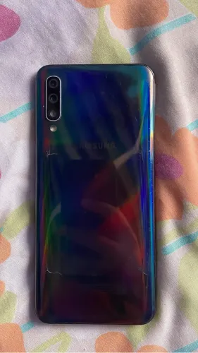 Vendo celular A30s, só uma mancha na tela
