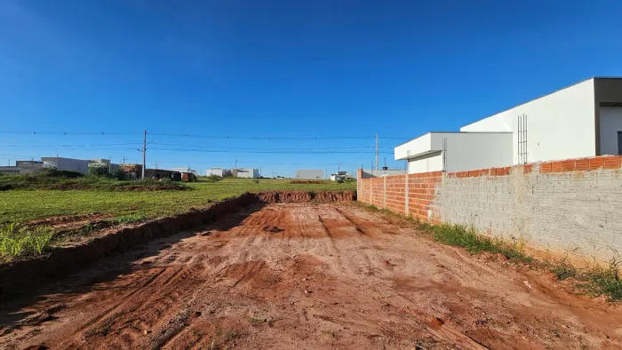 Terreno a Venda por 99 mil ou 49 mil de entrada mais parcelas de 690 reais.