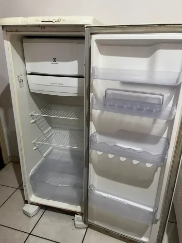Geladeira Electrolux 240 Litros