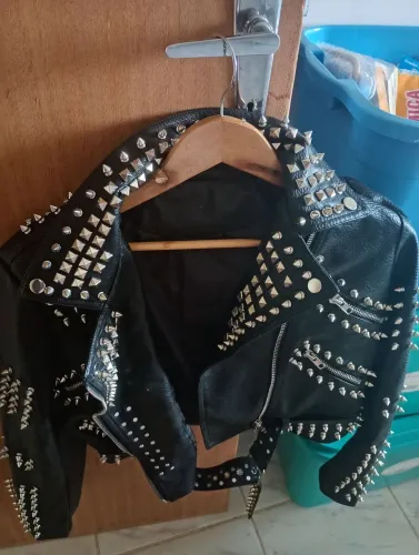 Vendo Jaqueta Rock Feminina com spikes