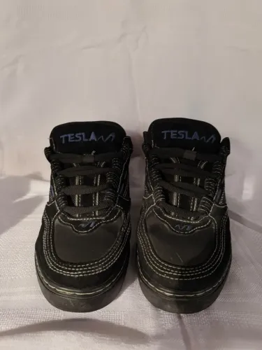 tênis tesla tamanho 35 ótimo estado