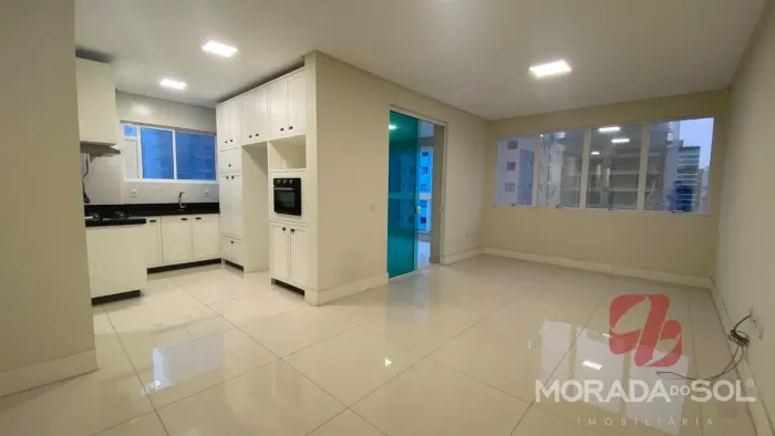 Apartamento em Meia Praia - Itapema