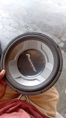 Grave pionner de 350 w na caixa