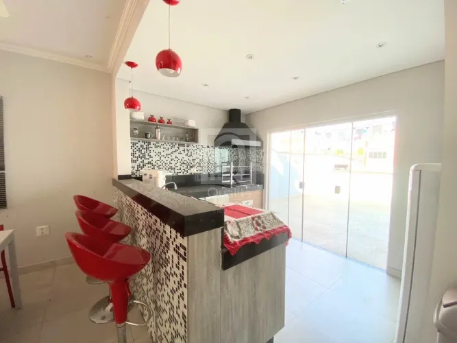 Casa Reformada à Venda na Zona Leste de Sorocaba | 3 Dormitórios | Suíte com Closet | Chur