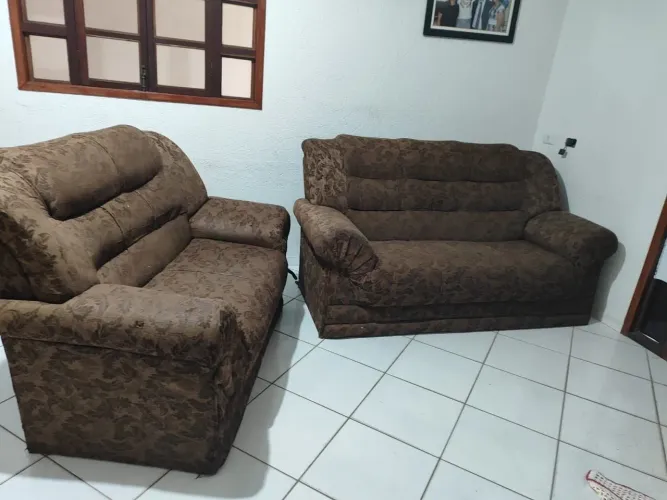 Conjunto de Sofá, um de 3 lugares e outro de 2 lugares