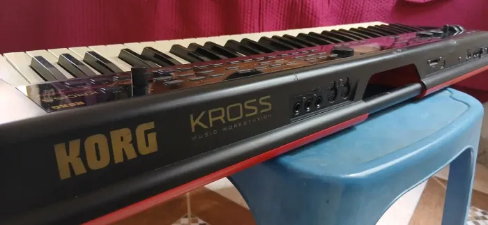 Retirada de peças teclado korg