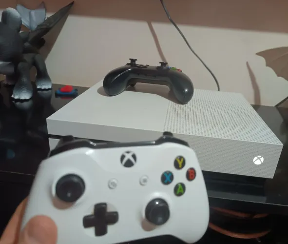 XBOX ONE S (LEIA A DESCRIÇÃO)