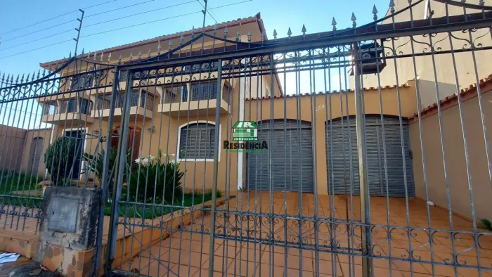 CASA COMERCIAL E RESIDENCIAL PARA LOCAÇÃO VILA SANTANA, ANÁPOLIS/GO Amplo imóvel com excel
