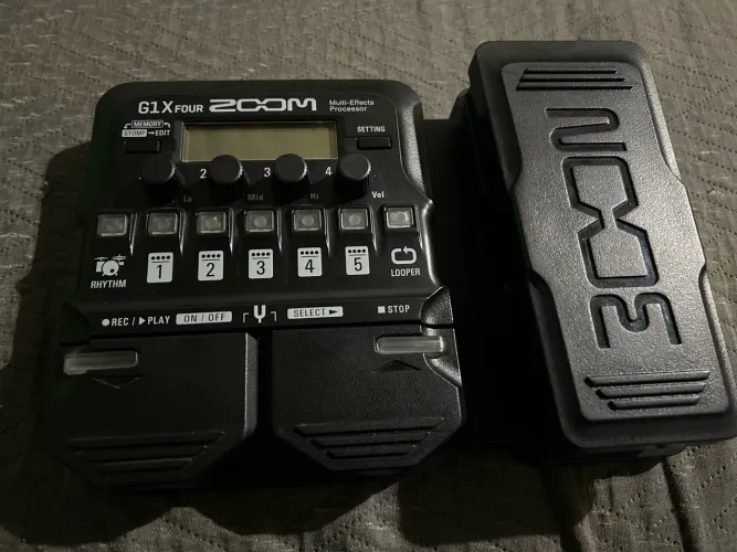 Pedaleira Zoom G1Xfour