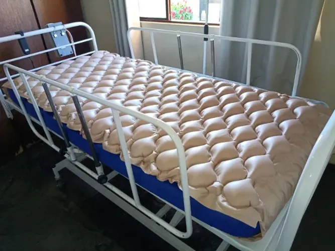 Cama Hospitalar Elétrica 3 Movimentos + Colchão + Colchão Pneumático + Suporte para soro