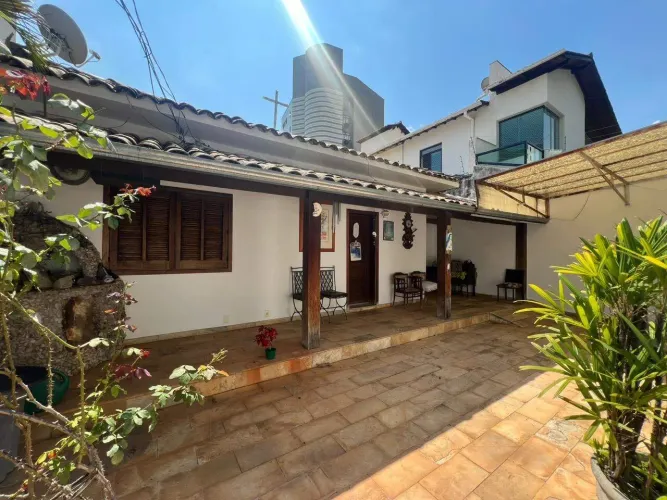 Linda Casa à Venda em Serra, BH