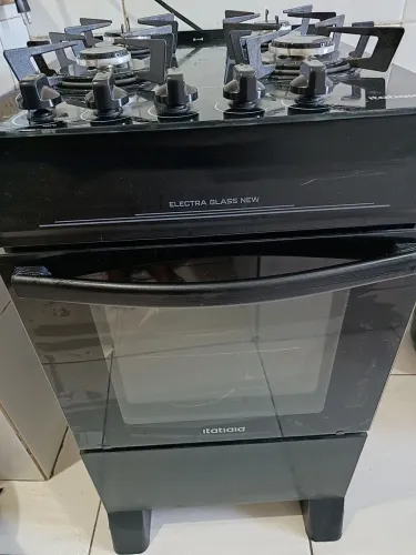 Fogão 700 e geladeira 1.300