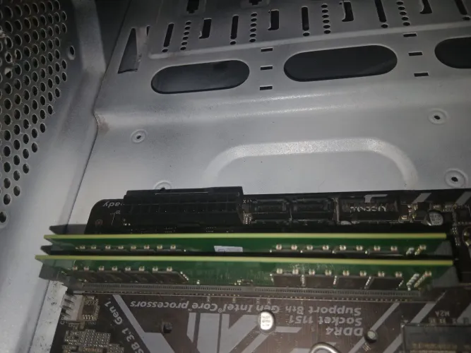 Vendo memoria RAM 16 gb ddr4 boas motivo está sobrando não jogo mas