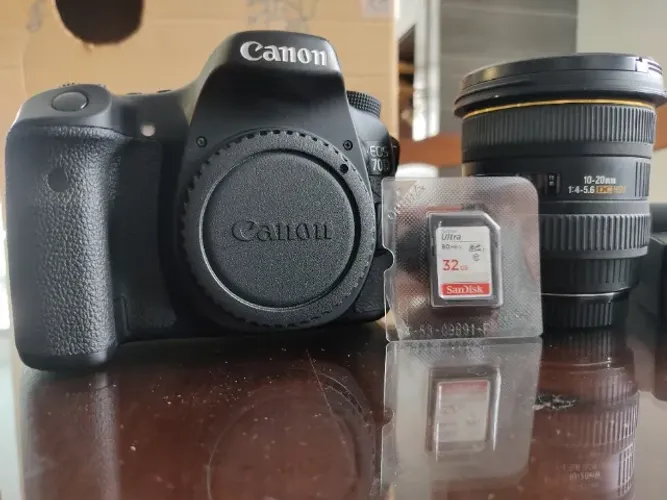 Canon EOS 70D Seminova (< 2.500 Cliques) + Lentes e Acessórios - LEIA A DESCRIÇÃO