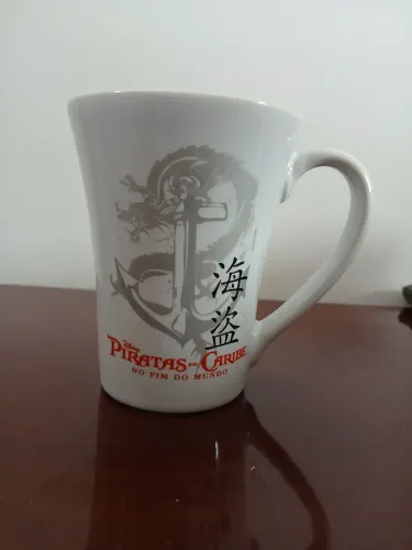 CANECA DE PORCELANA PIRATAS DO CARIBE